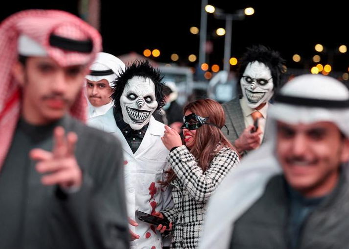مسيرة احتفالات الأزياء فى الرياض