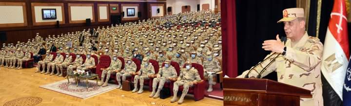 وزير الدفاع يلتقى بمقاتلى الجيش الثالث الميدانى والمنطقة المركزية العسكرية (6)