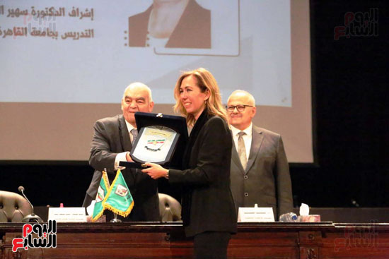 احتفالية تكريم المرأة المصرية التى تنظمها جامعة القاهرة بالتعاون مع هيئة قضايا الدولة (4)