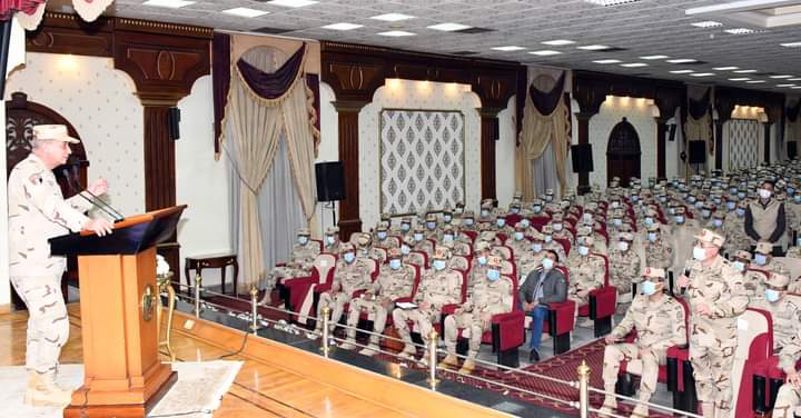 وزير الدفاع يلتقى بمقاتلى الجيش الثالث الميدانى والمنطقة المركزية العسكرية (8)