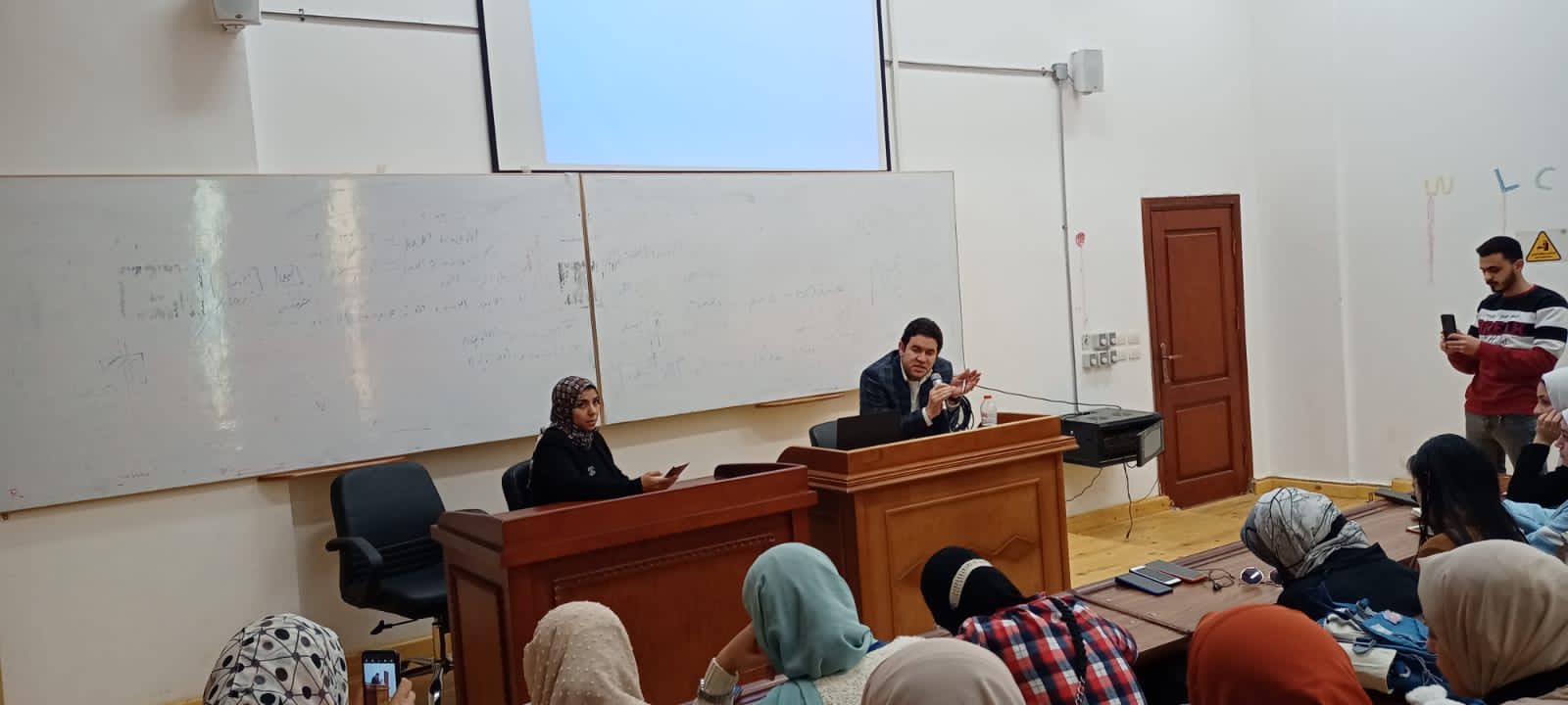 محاضرة الزميل محمد طنطاوي في جامعة السويس
