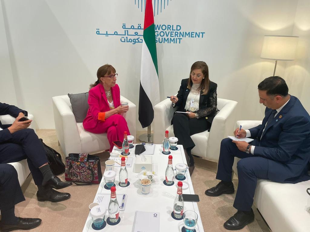 جانب من الاجتماع (2)