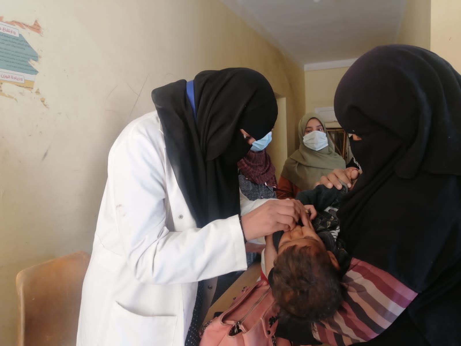 تطعيم أطفال الأقصر ضمن الحملة القومية ضد شلل الأطفال