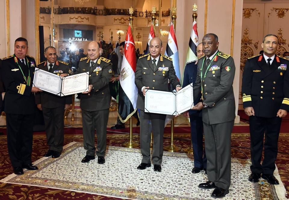 الجيش المصرى يكرم القادة المحالين للتقاعد