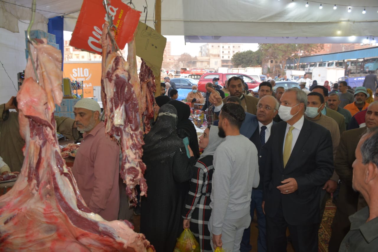 محافظ القليوبية يواصل افتتاح معارض أهلا رمضان بمدينة شبين القناطر (4)