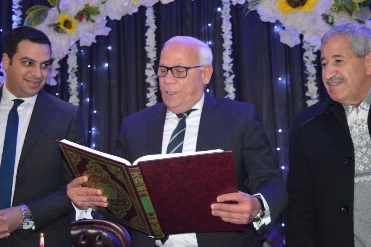 محافظ بورسعيد يقرأ ايات من القرآن باحتفالية الامهات المثاليات