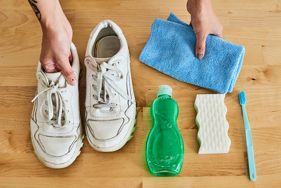 تنظيف الحذاء