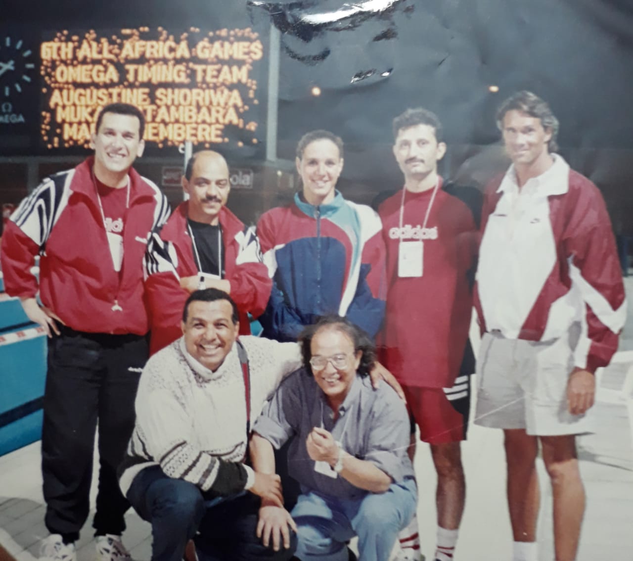 الإعلامى عبد الفتاح حسن مع مجموعة من الرياضيين
