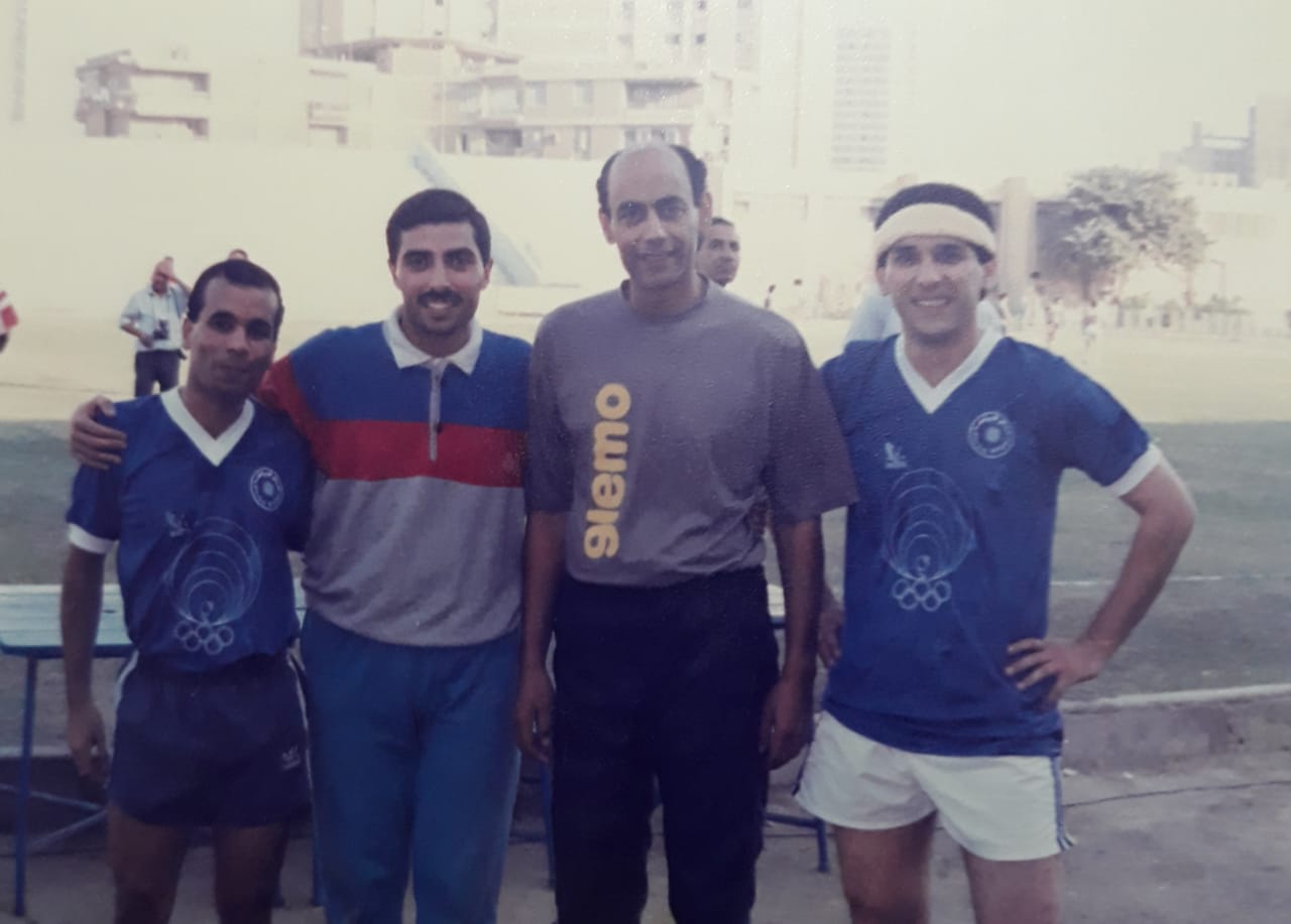 الإعلامى عبد الفتاح حسن والفنان أحمد بدير فى صورة نادرة خلال نشاطهم الرياضى