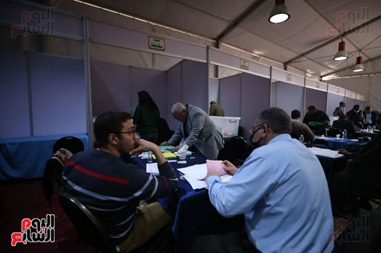 مهندسو مصر يدلون بأصواتهم فى انتخابات النقيب العام ومرشحو الإعادة (1)