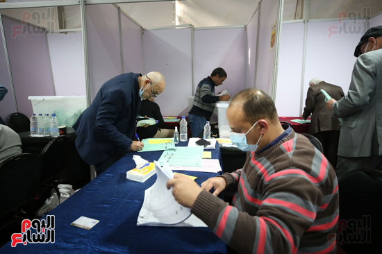 مهندسو مصر يدلون بأصواتهم فى انتخابات النقيب العام ومرشحو الإعادة (5)