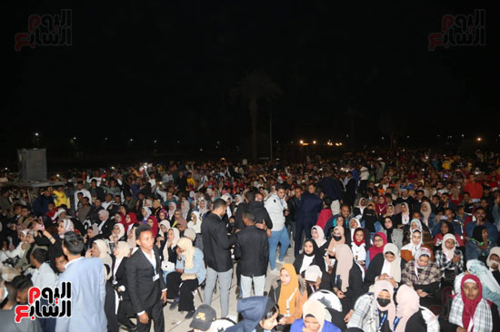  فقرة ايمان عبد الغني المطرب ياسر سليمان حفلا غنائيا ضمن فعاليات مهرجان دندرة للموسيقى والغناء (10)