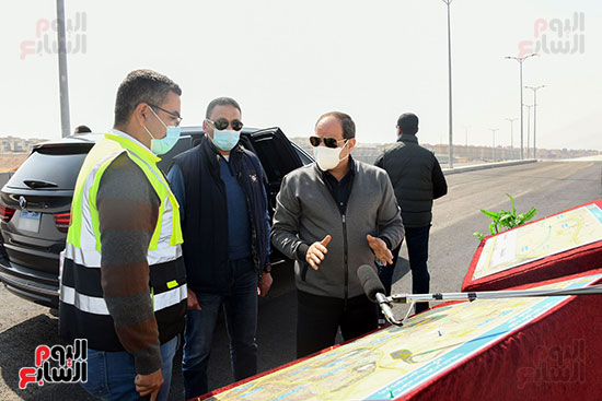 الرئيس السيسى يتفقد المحاور والأعمال الصناعية بين شرق القاهرة وغربها (11)