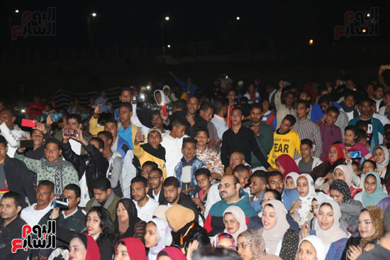  فقرة ايمان عبد الغني المطرب ياسر سليمان حفلا غنائيا ضمن فعاليات مهرجان دندرة للموسيقى والغناء (9)