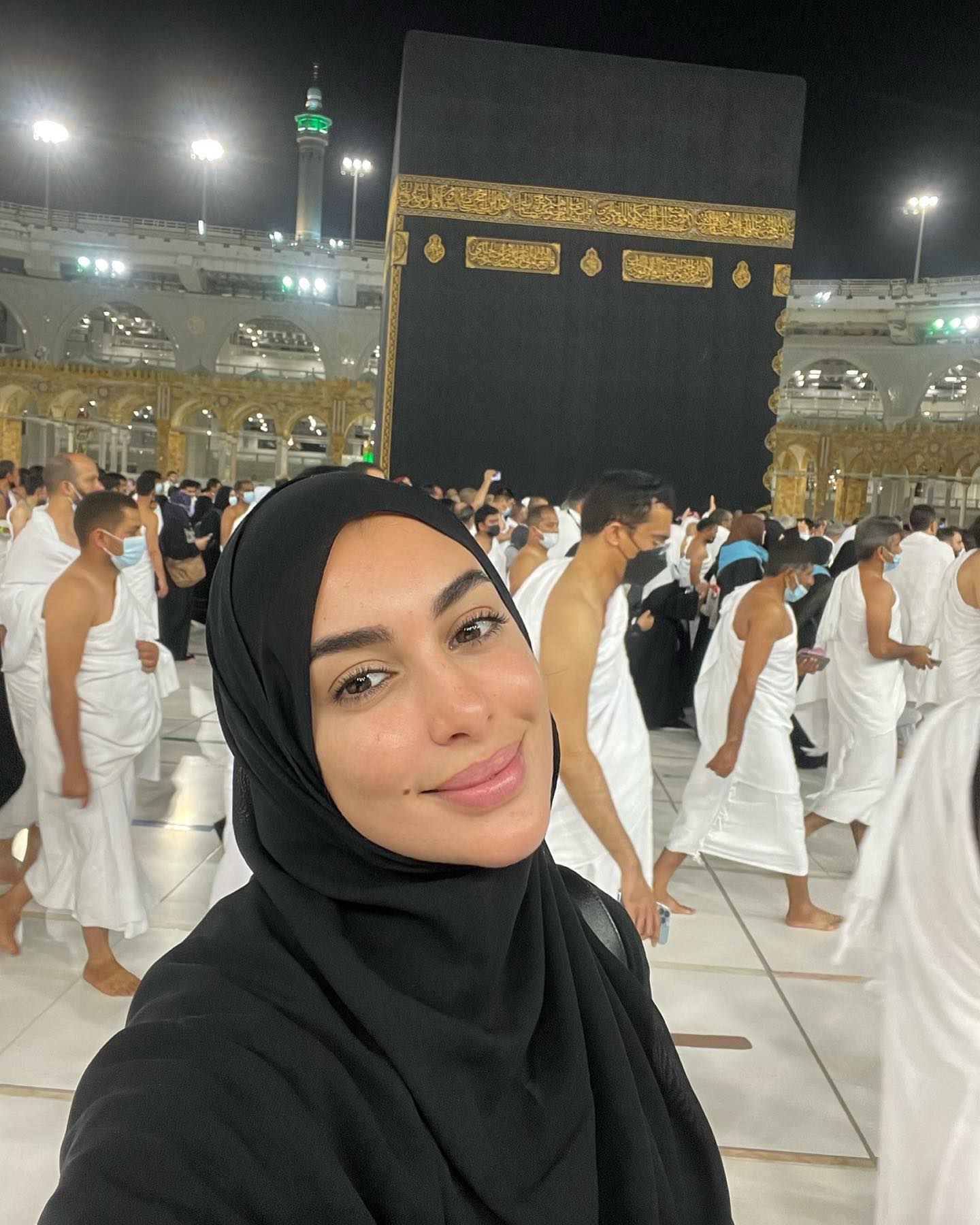 ياسمين صبري من امام الكعبة