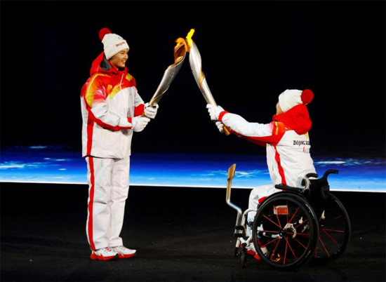 شعلة أولمبياد المعاقين خلال حفل الافتتاح