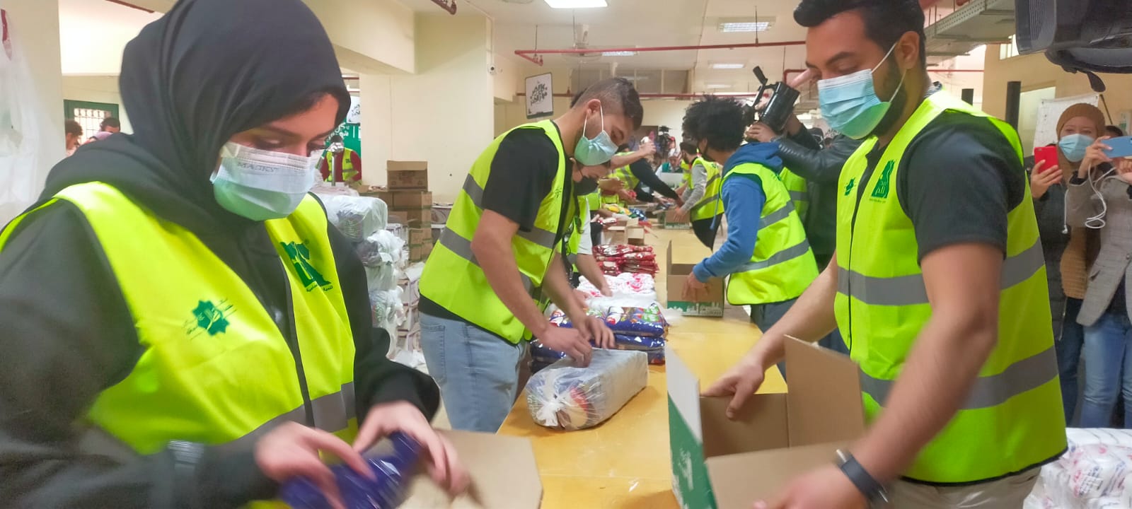 حملة مساعدات غذائية للأسر الأولي بالرعاية بمناسبة شهر رمضان حملة مساعدات غذائية للأسر الأولي بالرعاية بمناسبة شهر رمضان