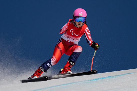 الأمريكية سوبر جى تتنافس فى  التزلج النسائي