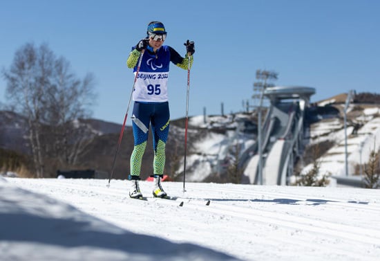 أوكسانا شيشكوفا الأوكرانية تتنافس في التزلج لمسافات طويلة