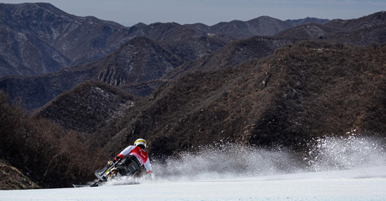 الصينى  تشاولين قونغ يتنافس في التزلج الفائق سوبر جي