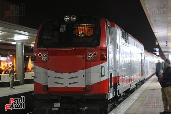 أول قطار درجة ثالثة مكيفة ينطلق من محطة مصر فى اتجاه أسوان (10)