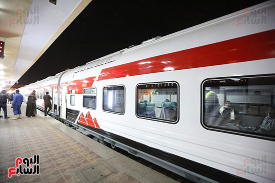 أول قطار درجة ثالثة مكيفة ينطلق من محطة مصر فى اتجاه أسوان (5)