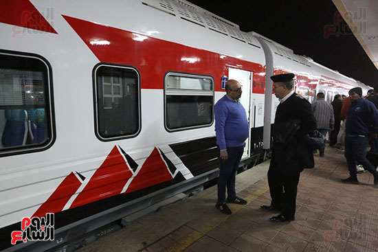 أول قطار درجة ثالثة مكيفة ينطلق من محطة مصر فى اتجاه أسوان (17)