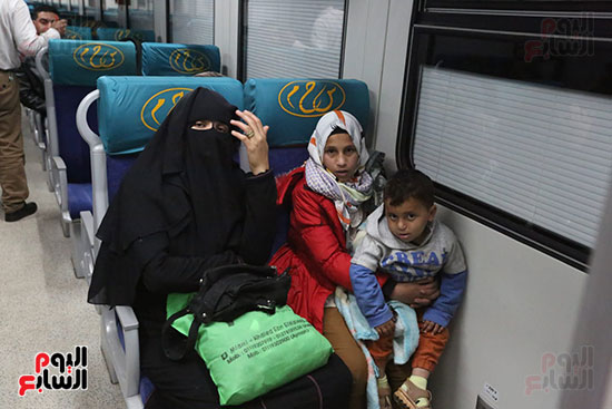 أول قطار درجة ثالثة مكيفة ينطلق من محطة مصر فى اتجاه أسوان (14)