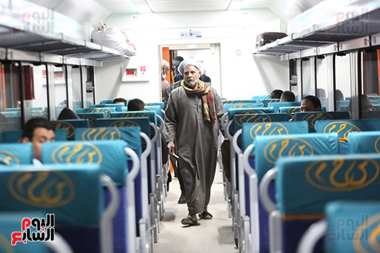 أول قطار درجة ثالثة مكيفة ينطلق من محطة مصر فى اتجاه أسوان (16)