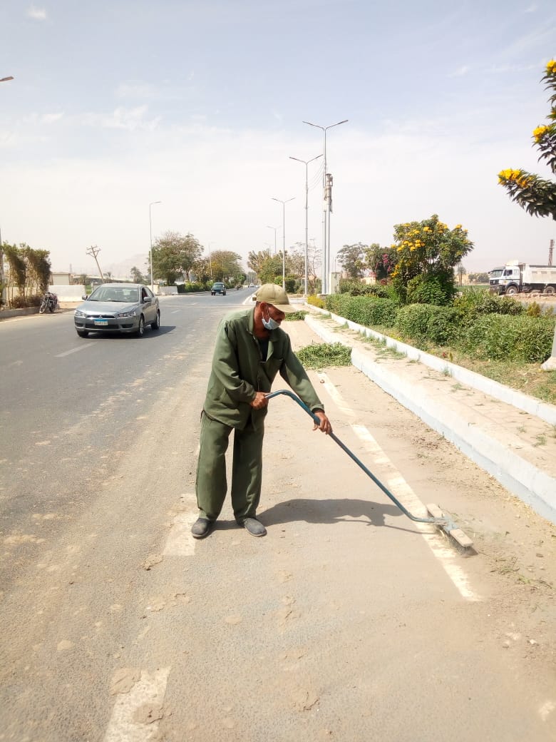 حملات نظافة ورفع كفاءة بشوارع أحياء الأقصر  (5)