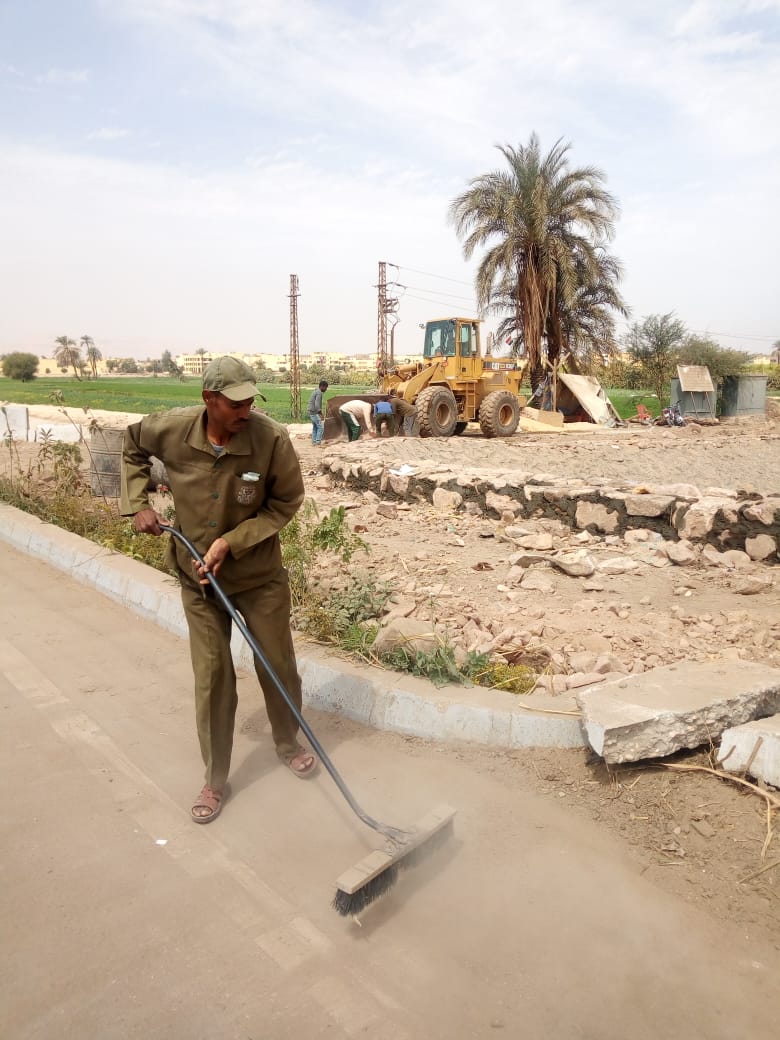 حملات نظافة ورفع كفاءة بشوارع أحياء الأقصر  (4)