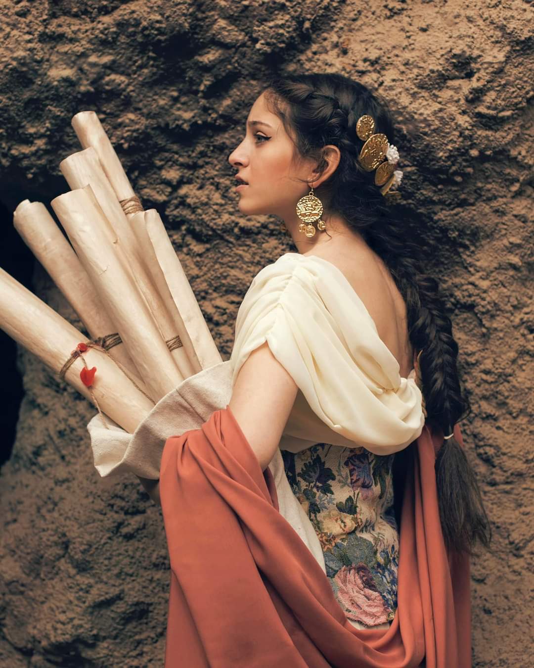 تصميم أزياء مسرحية لشخصيات تاريخية مستوحاه من إحدى الحضارات القديمة (4)