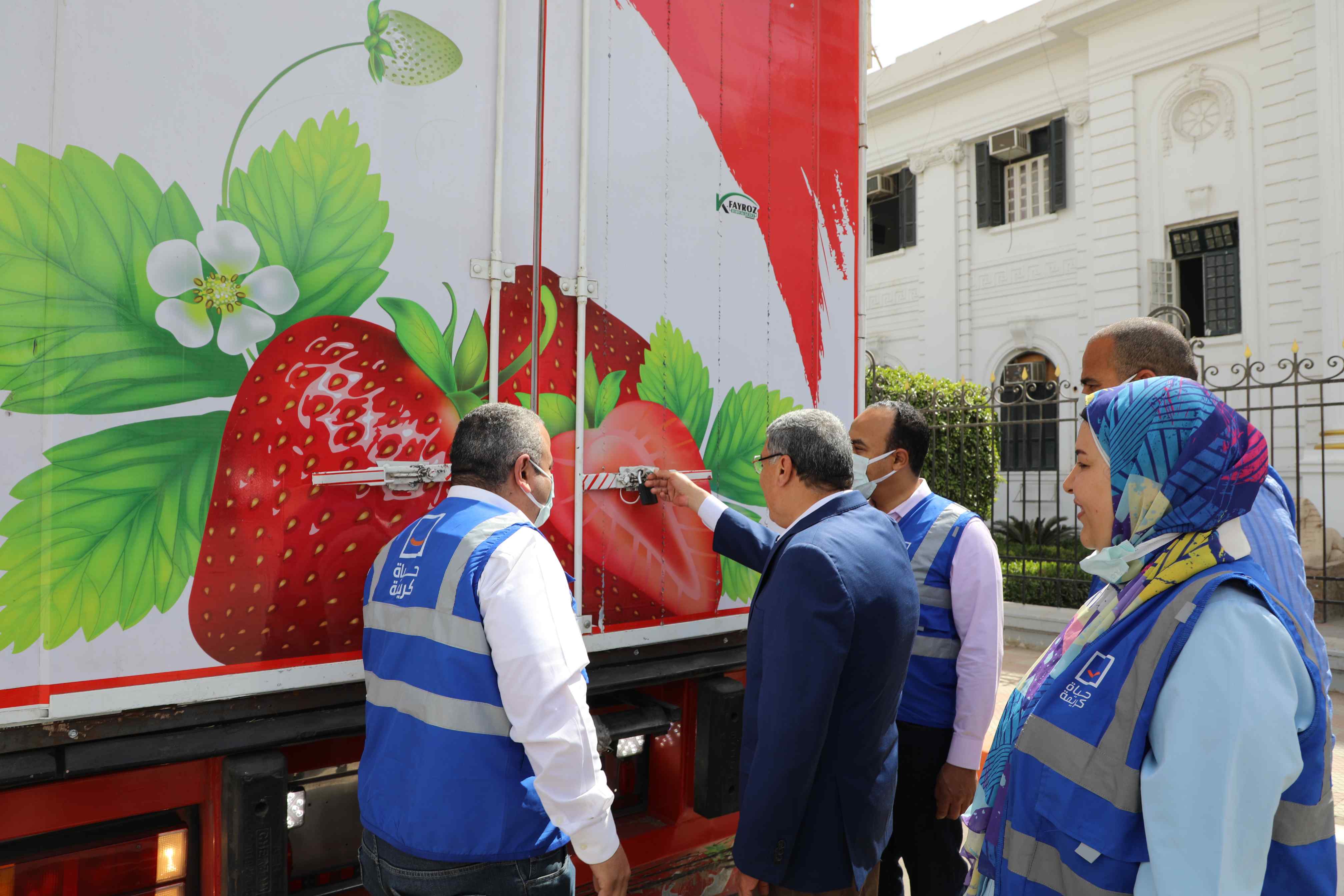 محافظة المنيا توزع 70 ألف كرتونة مواد غذائية (2)
