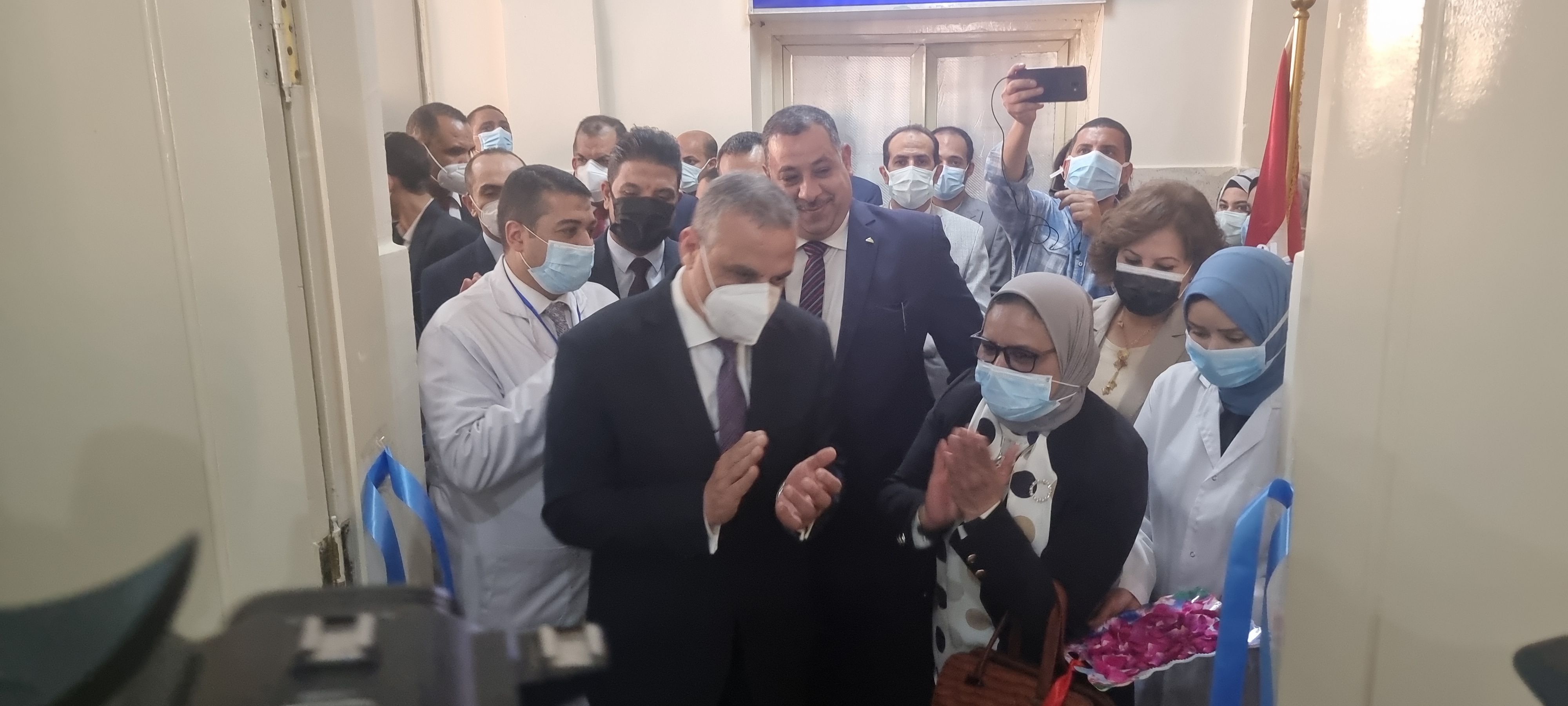 Le gouverneur de Sohag a inauguré une nouvelle unité de radiologie à l'hôpital Fever (14)