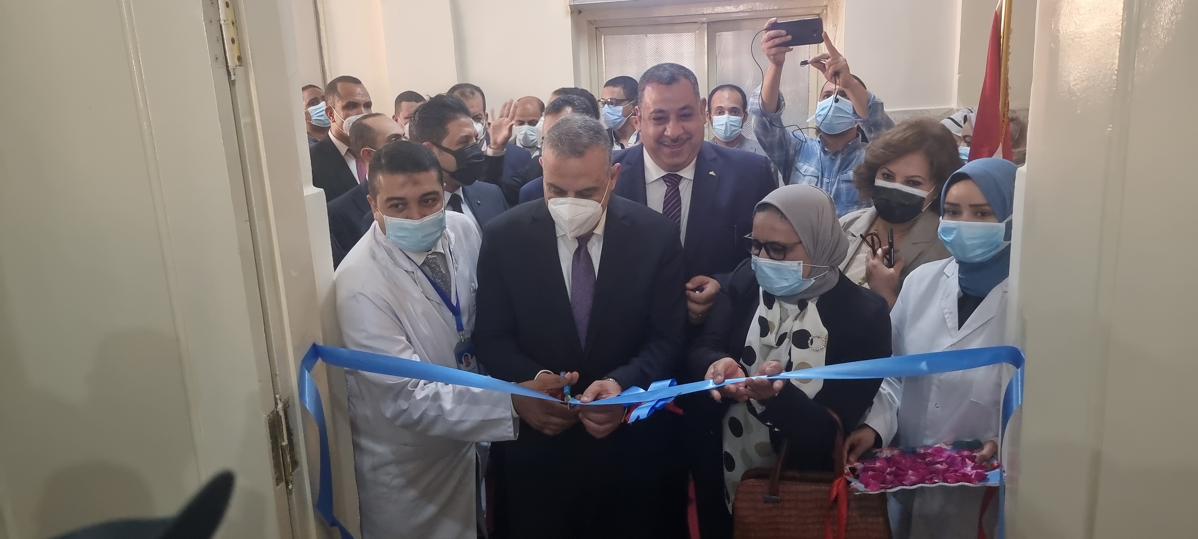 Le gouverneur de Sohag a inauguré une nouvelle unité de radiologie à l'hôpital Fever (12)