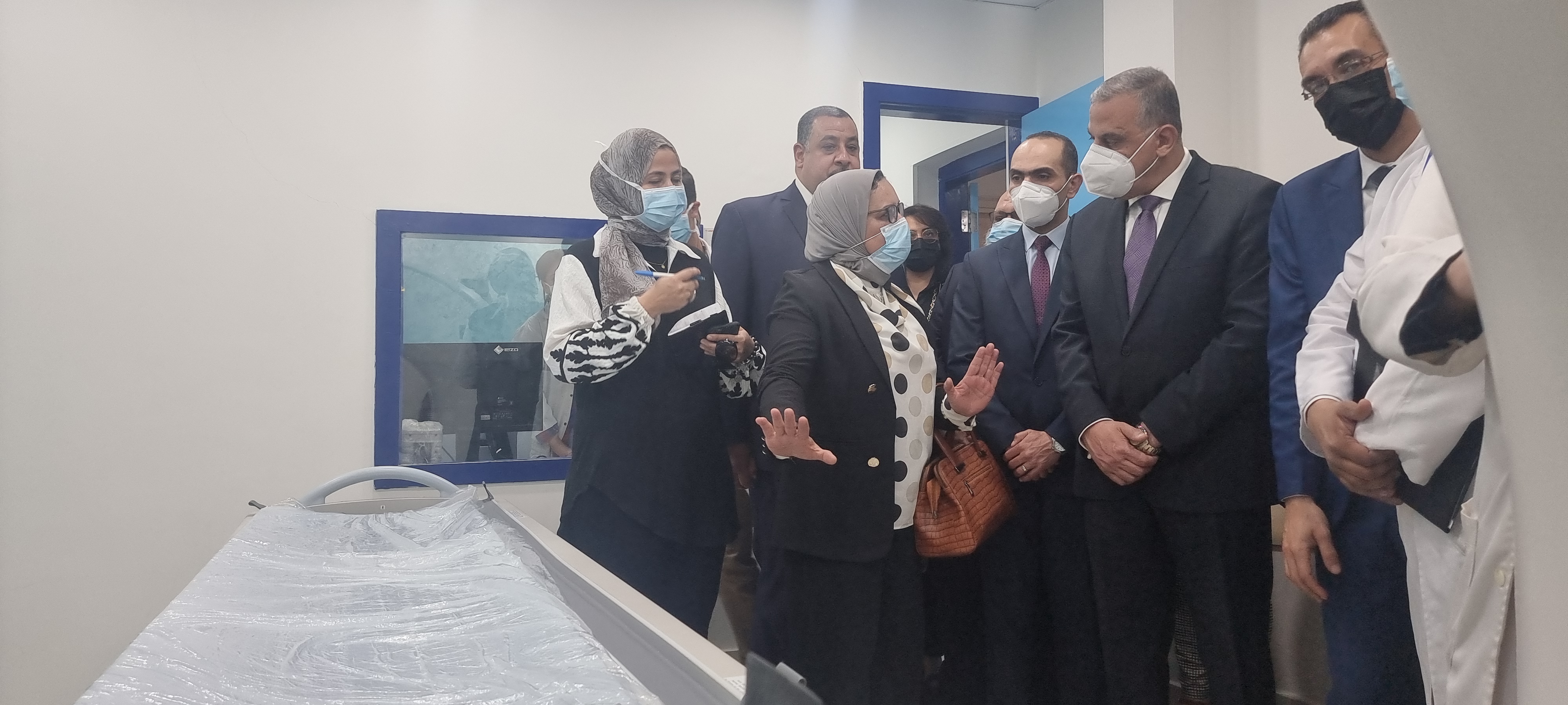 Le gouverneur de Sohag a inauguré une nouvelle unité de radiologie à l'hôpital Fever (2)