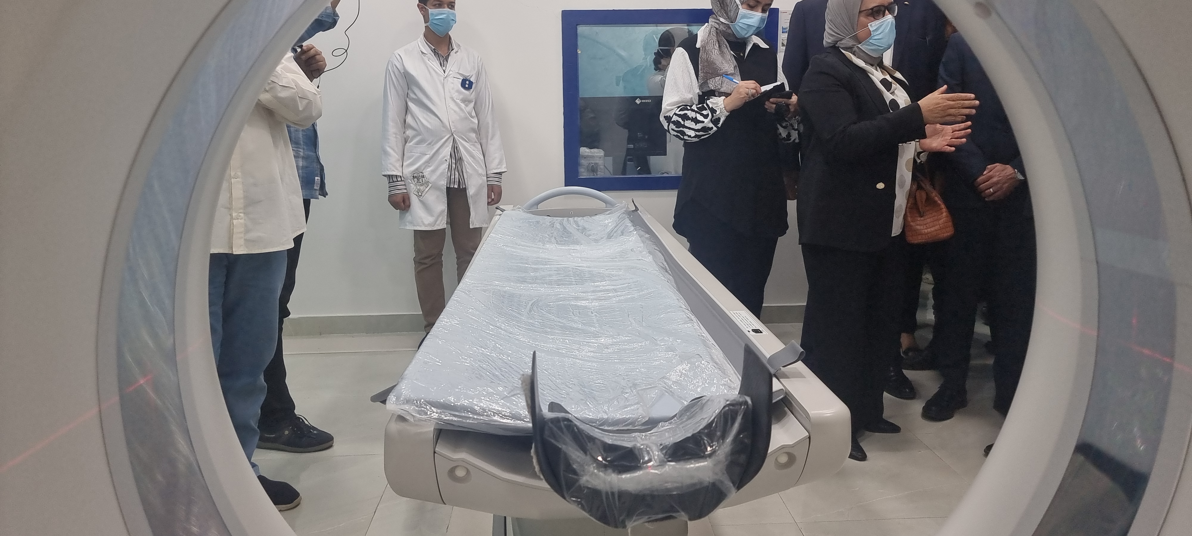 Le gouverneur de Sohag a inauguré une nouvelle unité de radiologie à l'hôpital Fever (3)