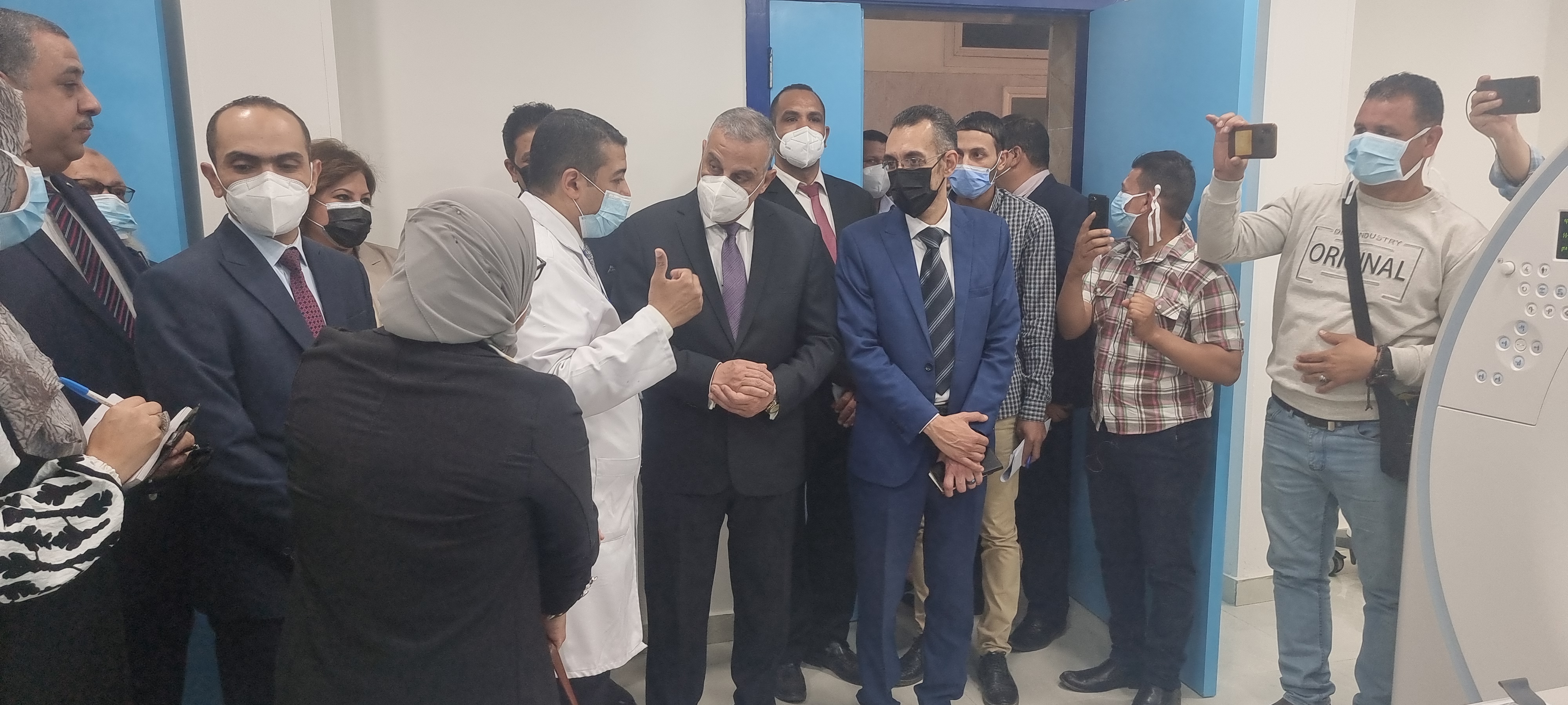 Le gouverneur de Sohag a inauguré une nouvelle unité de radiologie à l'hôpital Fever (17)