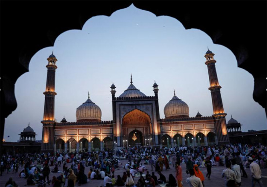 المسلمون فى ساحة المسجد الكبير في دلهي