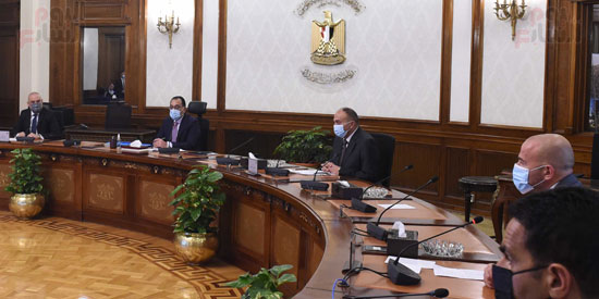 رئيس الوزراء يستعرض مقترحا لتطوير المنطقة الغربية بمدينة العلمين  (3)