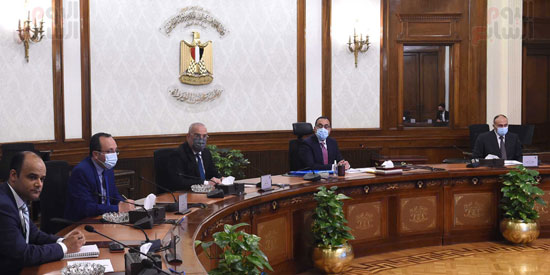 رئيس الوزراء يستعرض مقترحا لتطوير المنطقة الغربية بمدينة العلمين  (2)