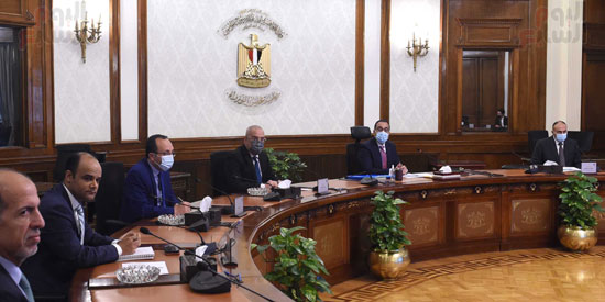 رئيس الوزراء يستعرض مقترحا لتطوير المنطقة الغربية بمدينة العلمين  (1)