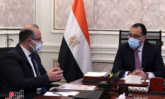 رئيس الوزراء يلتقى رئيس مجلس إدارة البورصة المصرية  (3)