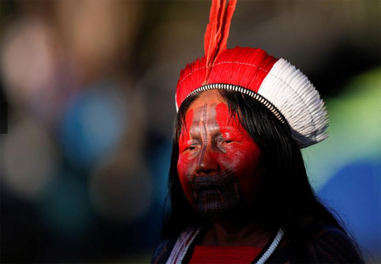 ملابس شعبية للسكان الأصليين فى البرازيل