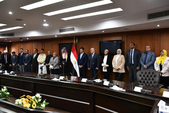 وزير الشباب والرياضة يشهد توقيع بروتوكول تعاون مع مجلس القبائل والعائلات المصرية  (3)