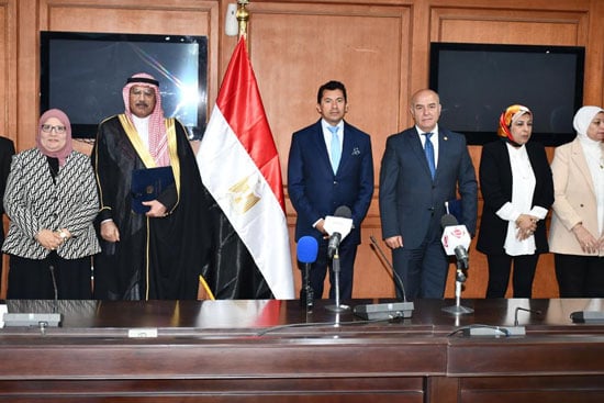 وزير الشباب والرياضة يشهد توقيع بروتوكول تعاون مع مجلس القبائل والعائلات المصرية  (5)