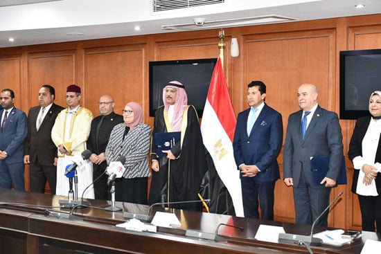 وزير الشباب والرياضة يشهد توقيع بروتوكول تعاون مع مجلس القبائل والعائلات المصرية  (8)