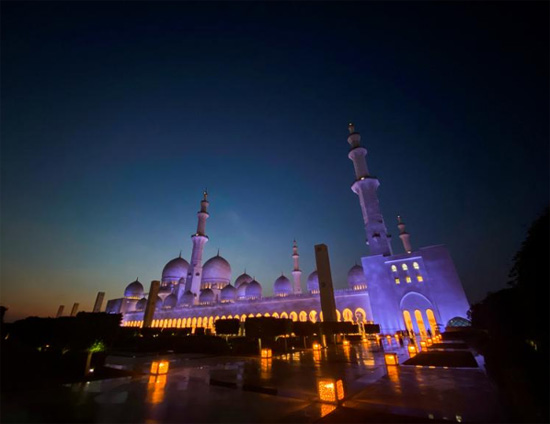 مسجد الشيخ زايد الكبير خلال شهر رمضان المبارك في أبو ظبي