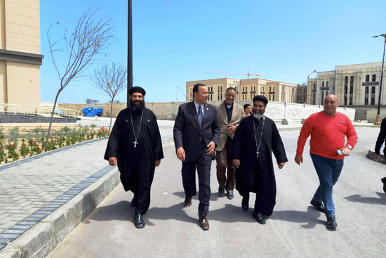 رئيس جامعة المنصورة الجديدة يستقبل وكيل مطرانية دير القديسة دميانة (3)