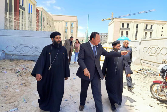 رئيس جامعة المنصورة الجديدة يستقبل وكيل مطرانية دير القديسة دميانة (5)